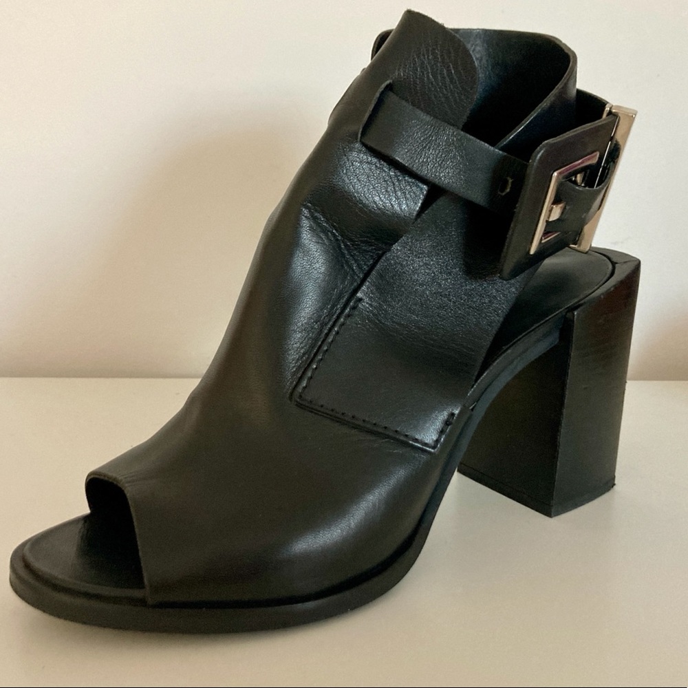 ZARA Woman Open Toe Ankle Bootie in Block Heel. Black, Size 8.